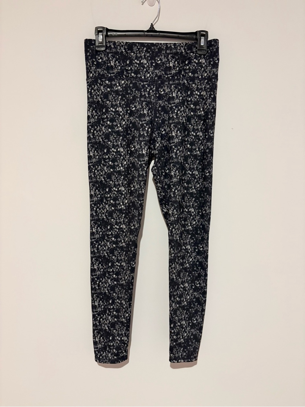 GapFit Studio Sky High Leggings speckled dots print black size medium
